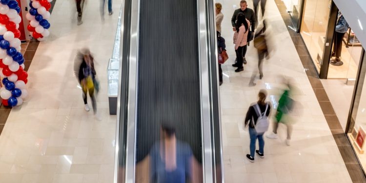 Capitalul românesc preia controlul asupra pieței de retail imobiliar