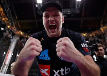 Tyson Fury îl învinge pe Mariusz Wach în Thailanda