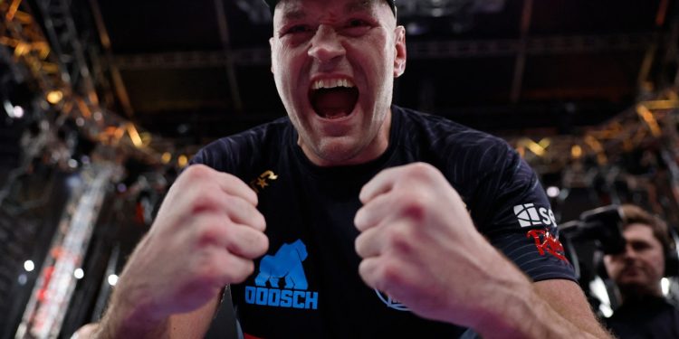 Tyson Fury îl învinge pe Mariusz Wach în Thailanda