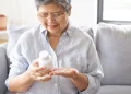 Consumul zilnic de multivitamine ajută la menținerea autonomiei seniorilor