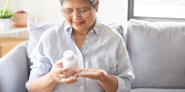 Consumul zilnic de multivitamine ajută la menținerea autonomiei seniorilor