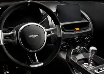 Aston Martin ia în calcul revenirea la transmisiile manuale