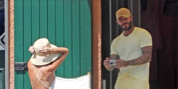 David Beckham preia rolul de fotograf pentru Victoria în Portofino