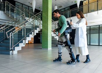 FDA aprobă primul exoschelet personal cu autoechilibrare din lume