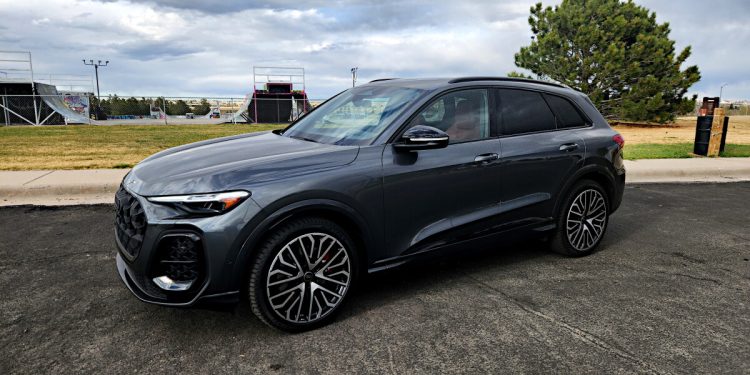 Noul Audi SQ5 2026 revine la butoane fizice pe volan
