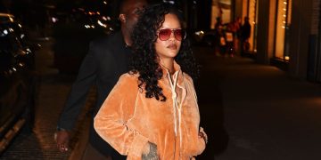 Rihanna redevine un reper de stil într-o ținută Chloé