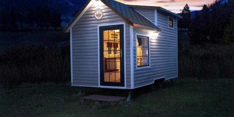 Sunrise Tiny House: O locuință mobilă compactă pentru viața off-grid